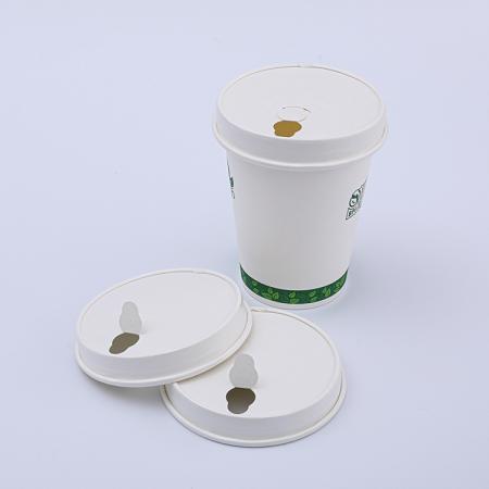 White or natural color paper cup with lid